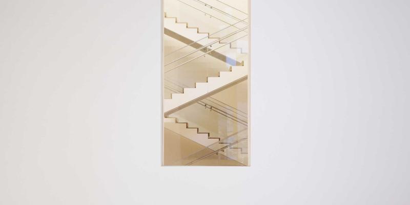 压电陶瓷在智能传感器与能量收集中的关键技术：淄博泰坤氧化铝陶瓷材料的创新应用