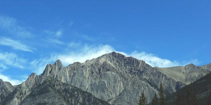 氮化硅陶瓷轴承：高速电主轴性能跃升的关键，对比氧化铝与氧化锆陶瓷的选型指南