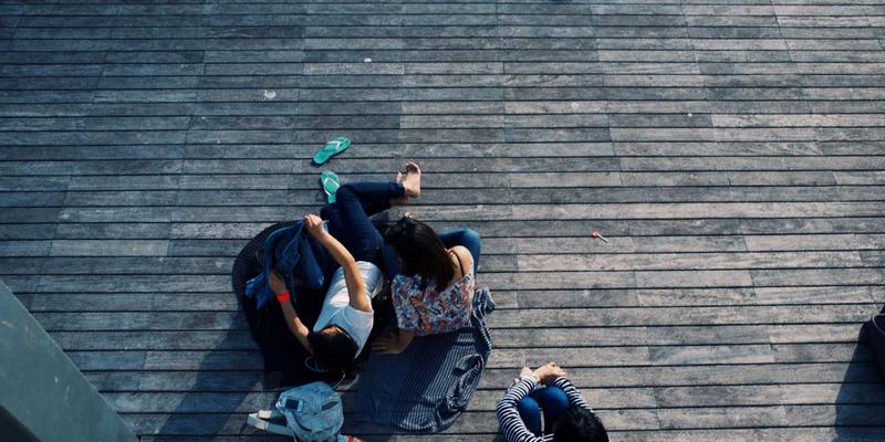 陶瓷牙科修复材料的革命：探索氧化锆等结构陶瓷的生物相容性与美学巅峰